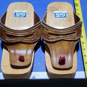 MENS 11 wooden platform sandals, also known as GETA.  These Are Vintage For Sure